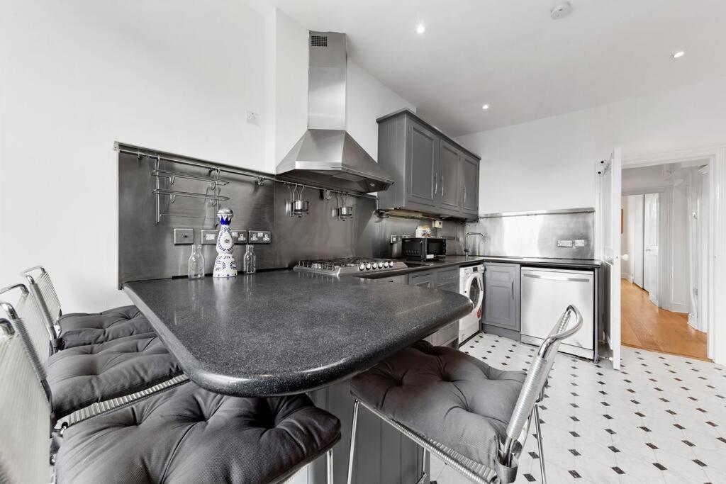 Spacious Sleep 11 With Terrace In Earls Court Ec99 Londra Dış mekan fotoğraf