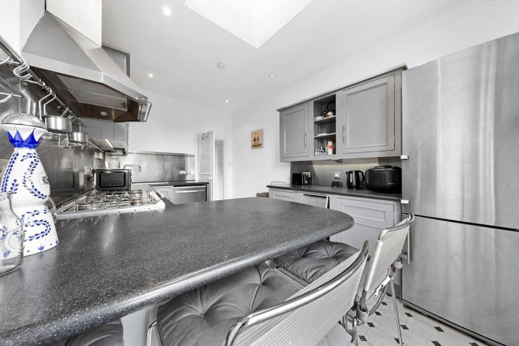 Spacious Sleep 11 With Terrace In Earls Court Ec99 Londra Dış mekan fotoğraf
