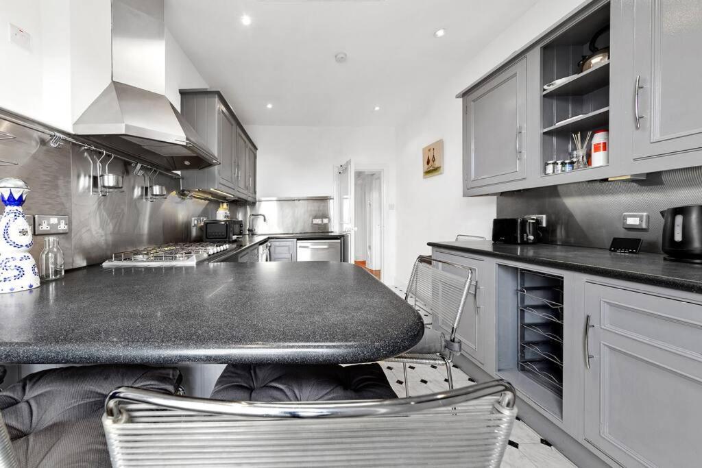 Spacious Sleep 11 With Terrace In Earls Court Ec99 Londra Dış mekan fotoğraf